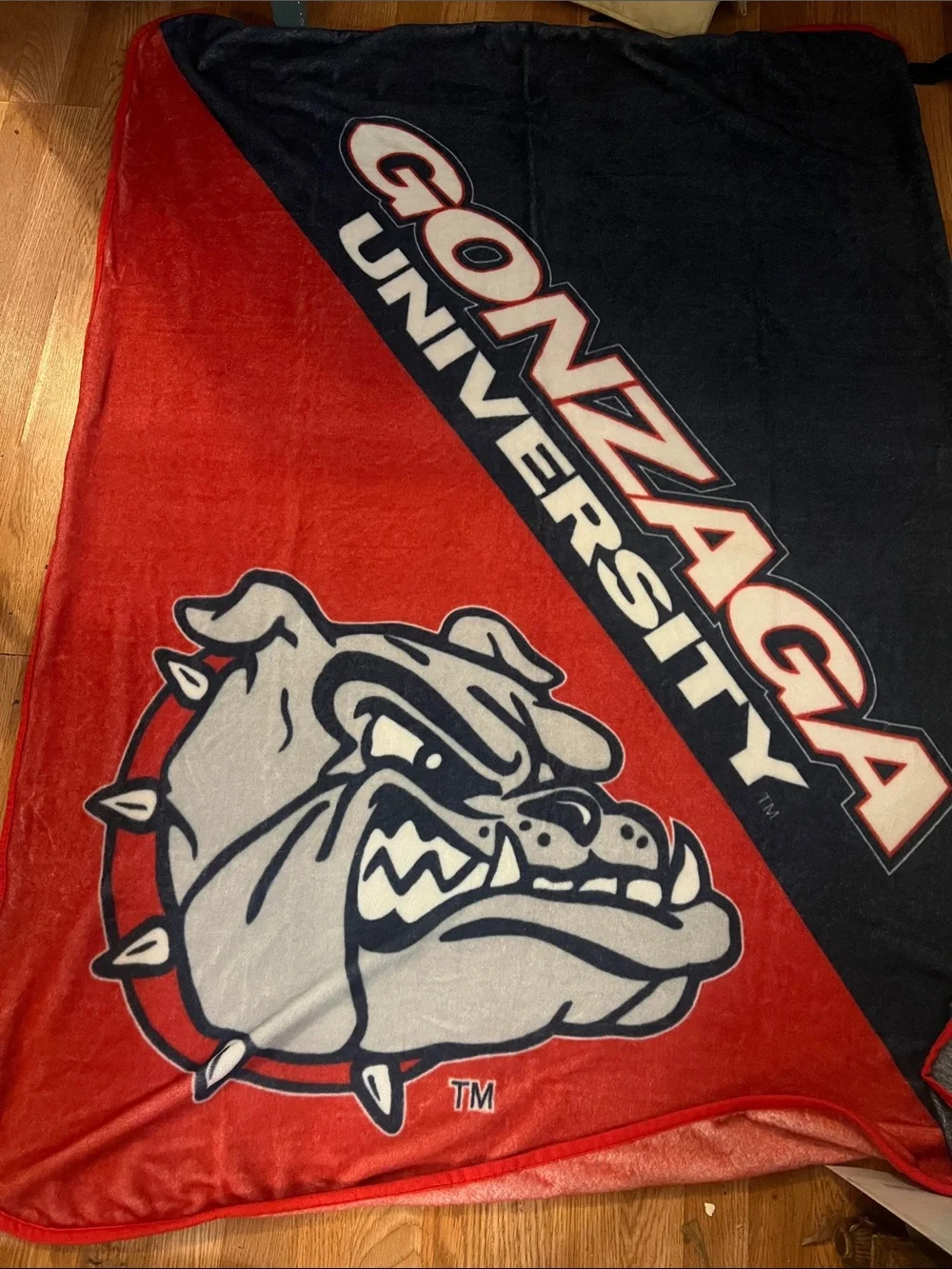 Bulldogs Red and Navy Plush Throw Blanket